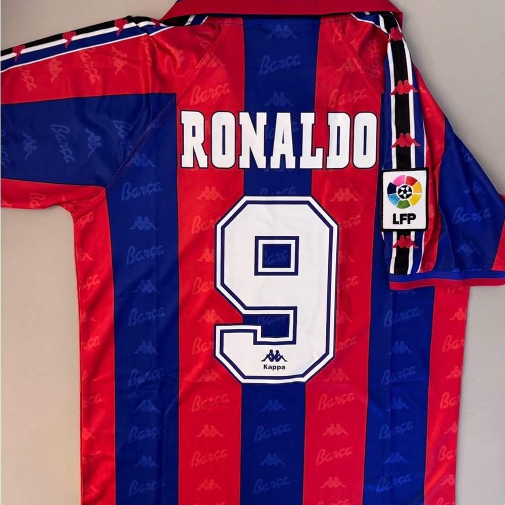 Ronaldo Barcelona retro jersey
